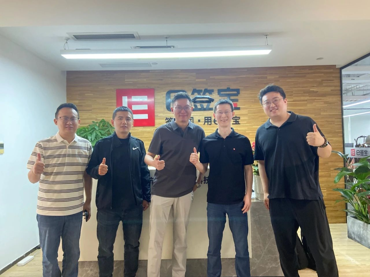 华为发布鸿蒙全场景新品：e签宝电子合同AI赋能折叠屏PC+手机矩阵